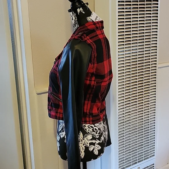 Faux Leather Jacket Cropped - Picture 2 of 4